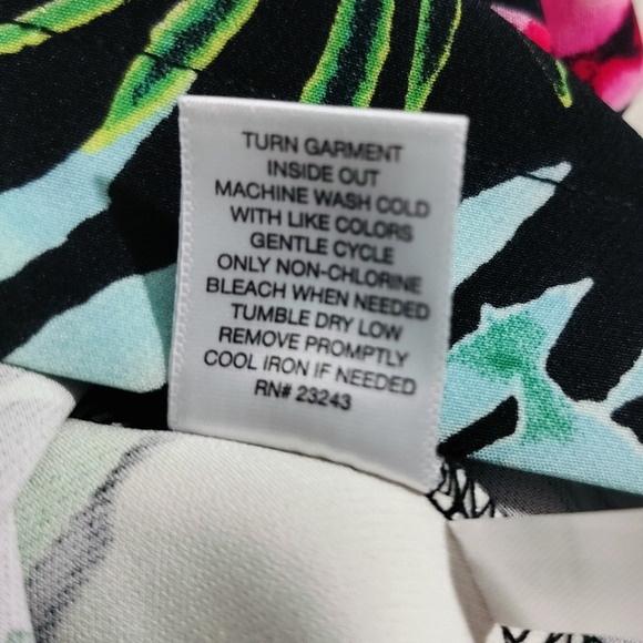 🆕 New York Company black floral strapless romper size S - Picture 10 of 12